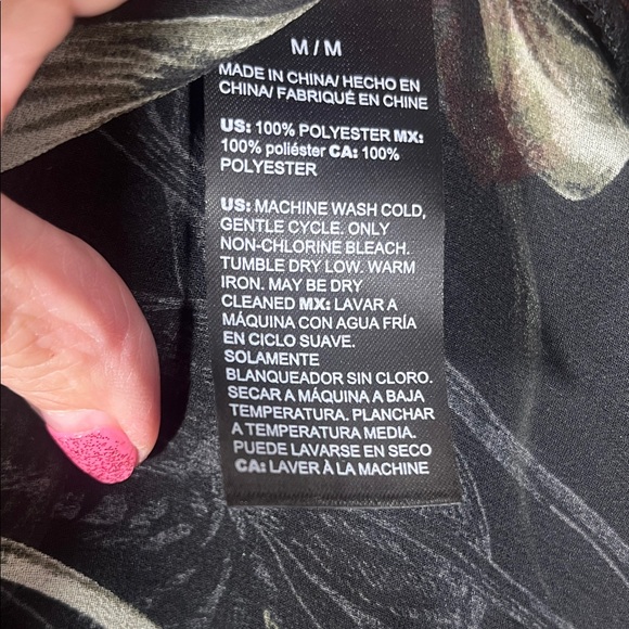 NWT White House Black Market Beautiful Black Floral Sheer Blouse M - Picture 10 of 11